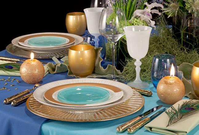 Idée de décoration table d'été, bleue et dorée