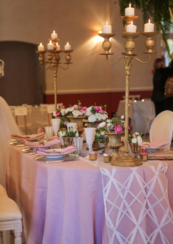 Table de mariage avec nappe rose