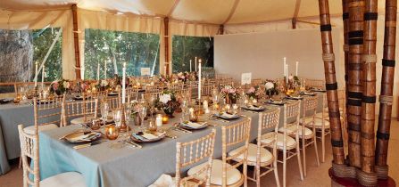 Décoration De Mariage Romantique. Extérieur Avec Tente Claire