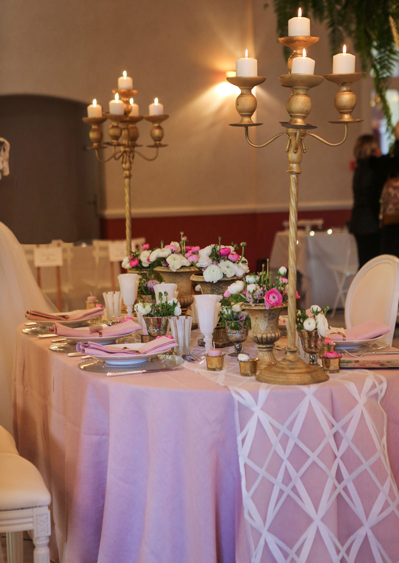 Table de mariage avec nappe rose