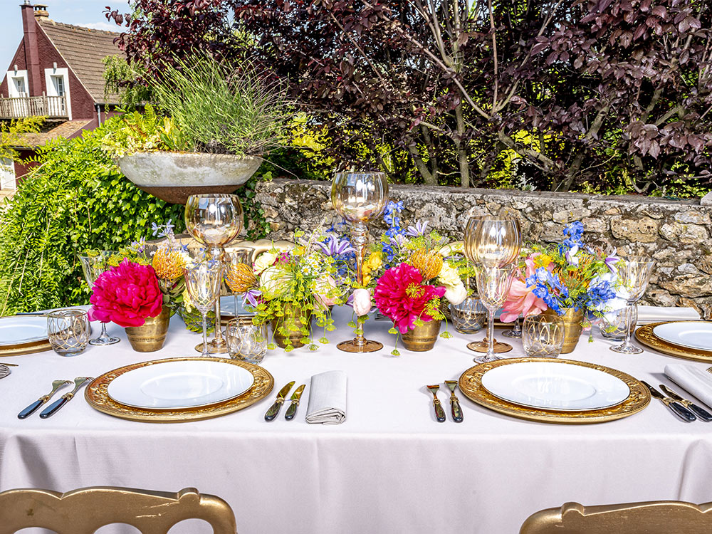 Table élégante dressée pour la fête des mères