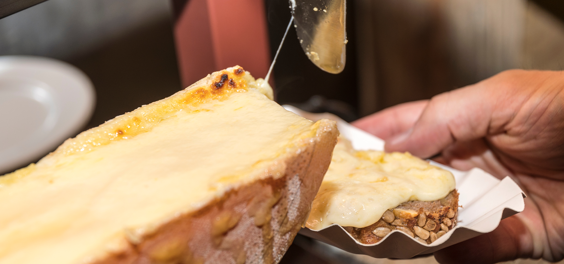 Organiser une raclette géante réussie sans stress pour 30 à 100 personnes